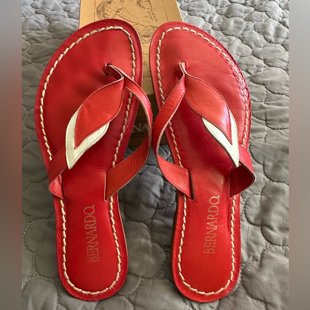 Bernardo Women's Bold Red Leather Sandals EUC Vintage